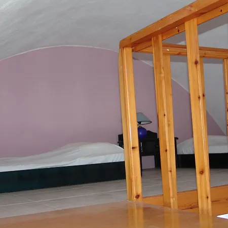 Nefeli 3* Perissa (Santorini)