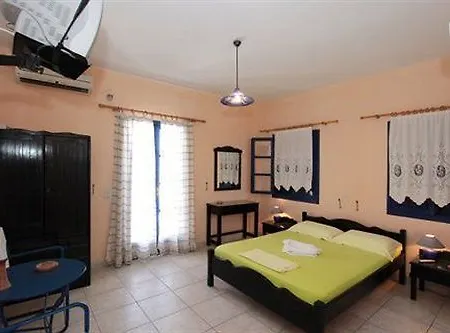Hotel Nefeli Perissa (Santorini)